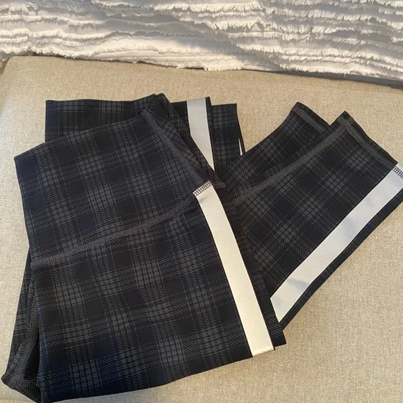 ALO leggings checkered with Cute reflective strip down both sides - Picture 2 of 7